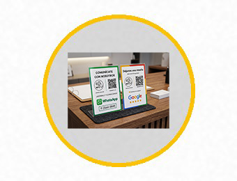 Cliente escaneando el código con su celular